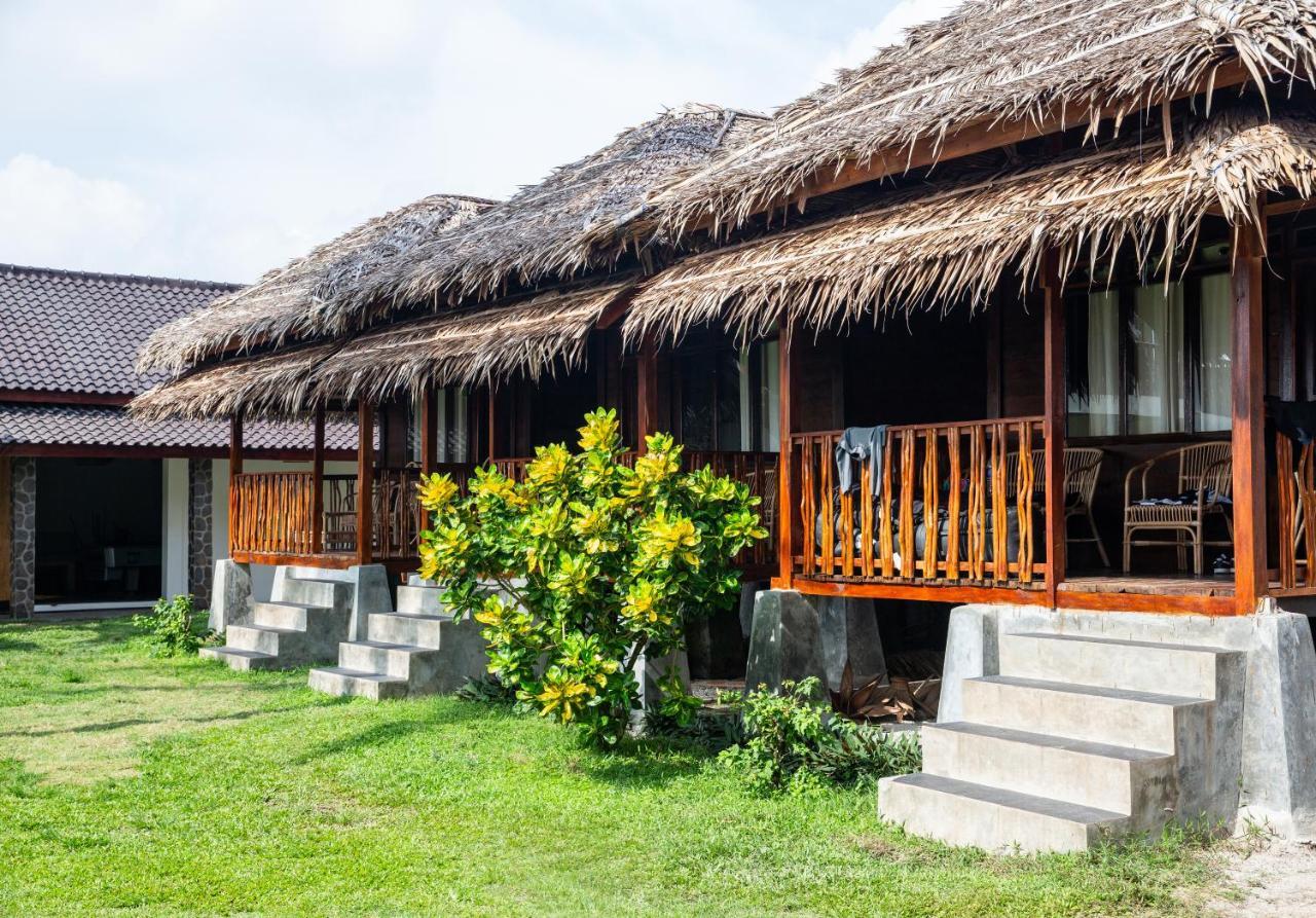 The Ujung Bocur Bungalows Krui Exterior foto